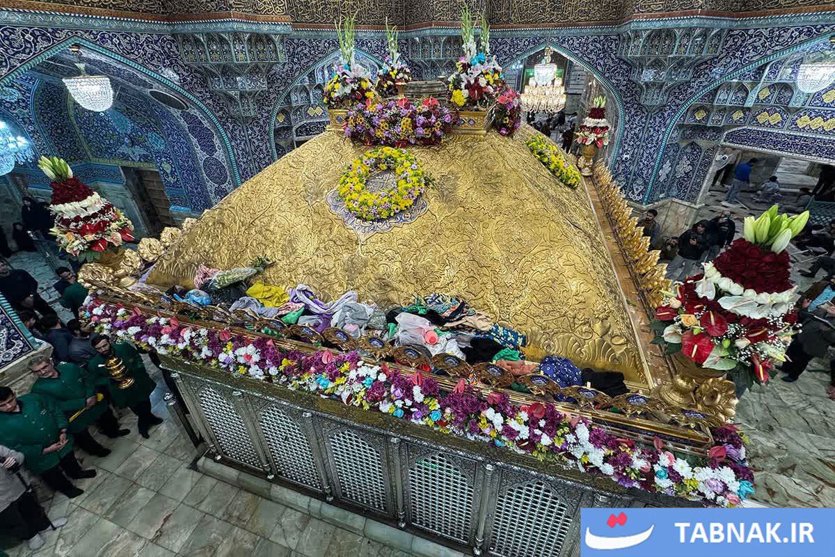 گزارش تصویری/ گلآرایی ضریح مطهر بانوی کرامت در آستانه میلاد حضرت فاطمه زهرا سلام الله علیها گزارش تصویری/ گلآرایی ضریح مطهر بانوی کرامت در آستانه میلاد حضرت فاطمه زهرا سلام الله علیها